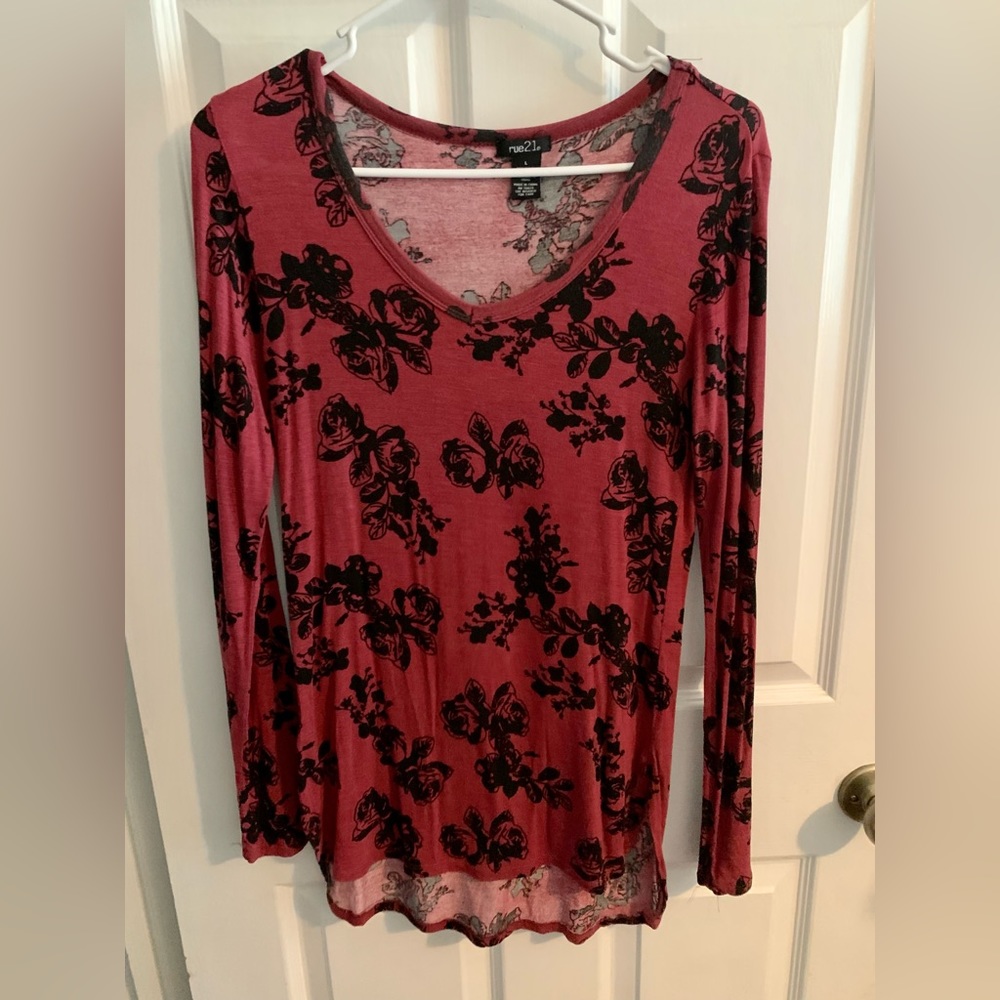 Rue 21 maroon floral hi-low top